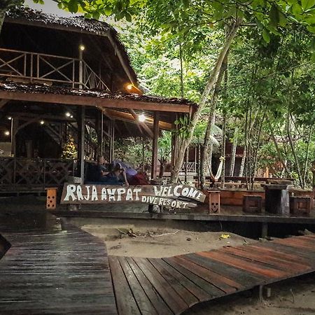 Raja Ampat Dive Resort Tapokreng ภายนอก รูปภาพ