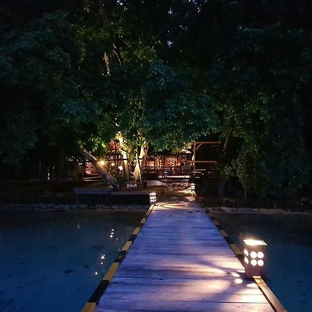 Raja Ampat Dive Resort Tapokreng ภายนอก รูปภาพ