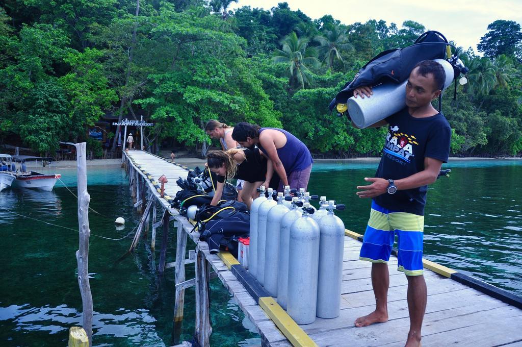 Raja Ampat Dive Resort Tapokreng ภายนอก รูปภาพ