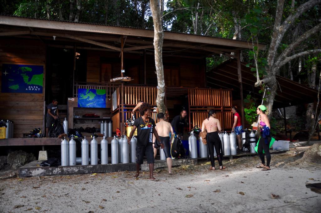 Raja Ampat Dive Resort Tapokreng ภายนอก รูปภาพ
