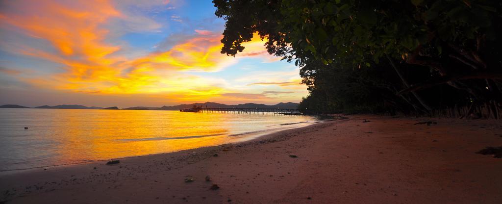 Raja Ampat Dive Resort Tapokreng ภายนอก รูปภาพ