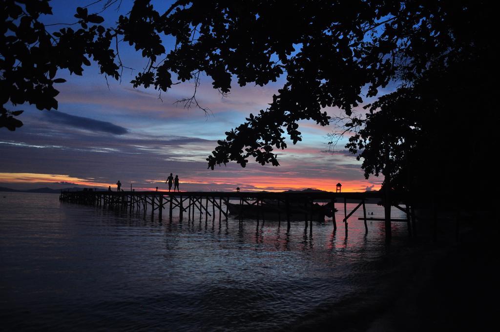 Raja Ampat Dive Resort Tapokreng ภายนอก รูปภาพ