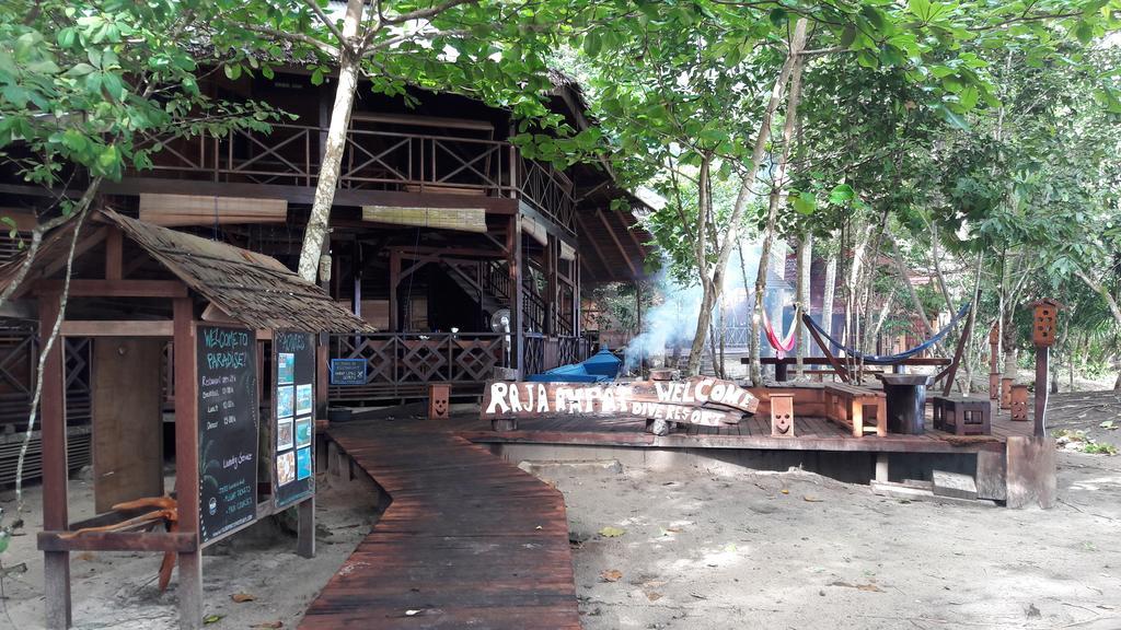 Raja Ampat Dive Resort Tapokreng ภายนอก รูปภาพ