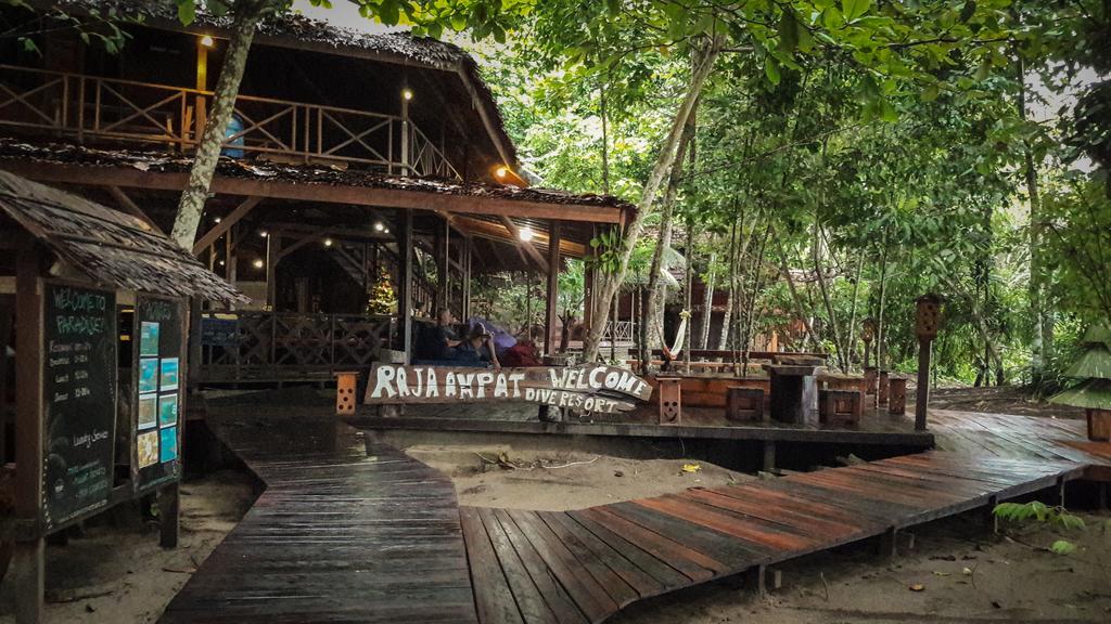Raja Ampat Dive Resort Tapokreng ภายนอก รูปภาพ