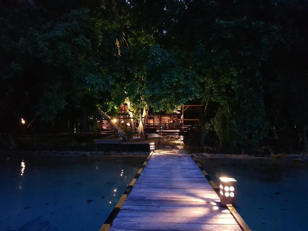 Raja Ampat Dive Resort Tapokreng ภายนอก รูปภาพ